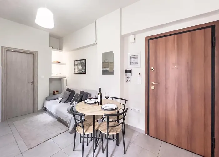 Cozy Cityscape Apartment In Athens